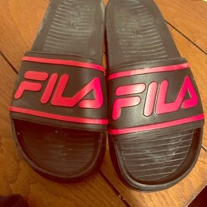 Fila slides